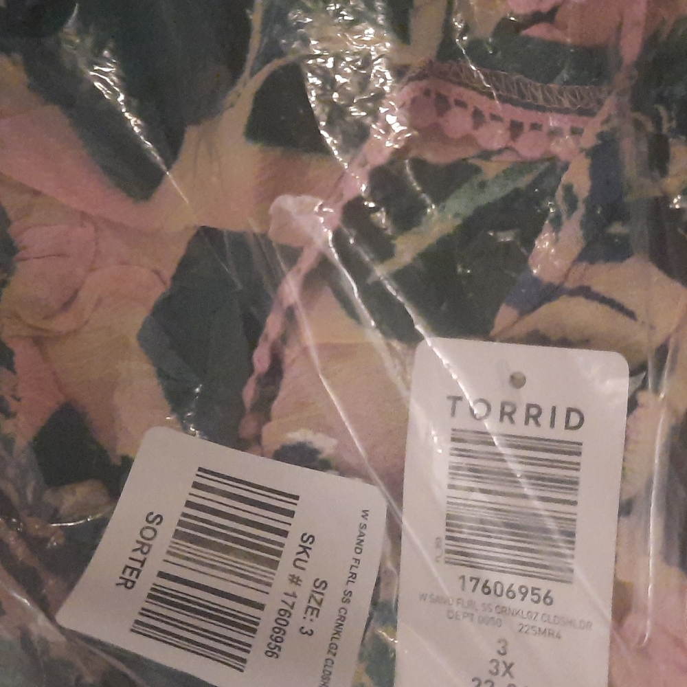 Torrid Crinkle Gauze Cold Shoulder Tropical Ruffle Top - Picture 8 of 10